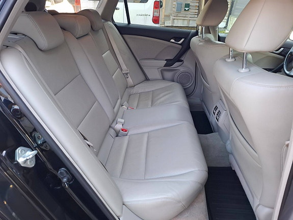 Honda Accord 30 of 30