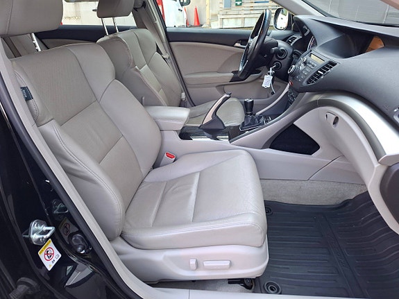 Honda Accord 25 of 30