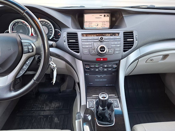 Honda Accord 14 of 30