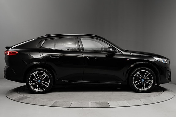 BMW iX2 5 of 30