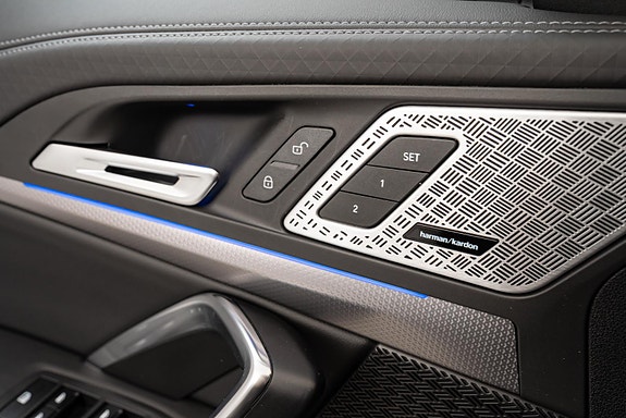 BMW iX2 17 of 30