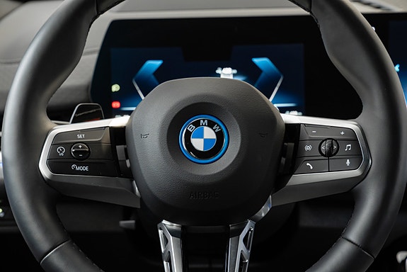 BMW iX2 25 of 30