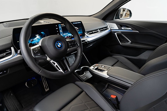 BMW iX2 12 of 30
