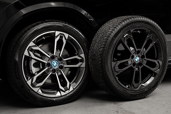 BMW iX2 11 of 30