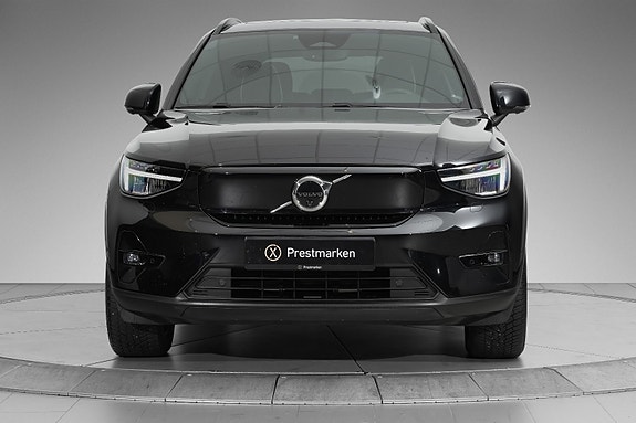 Volvo XC40 2 of 30