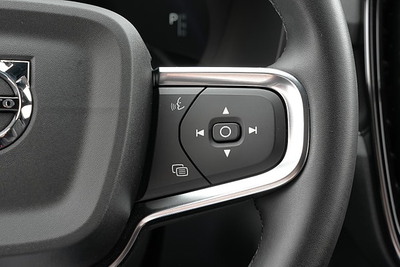 Volvo XC40 15 of 30