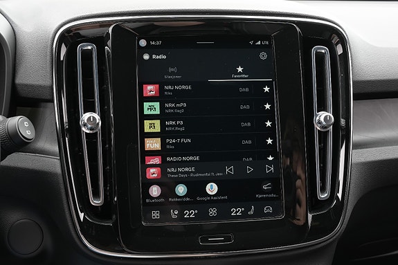Volvo XC40 17 of 30