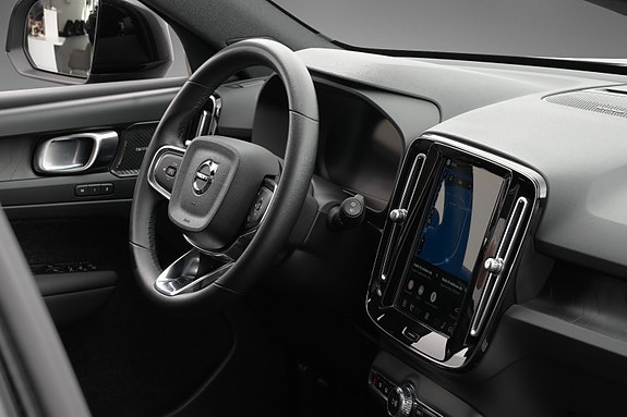 Volvo XC40 8 of 30