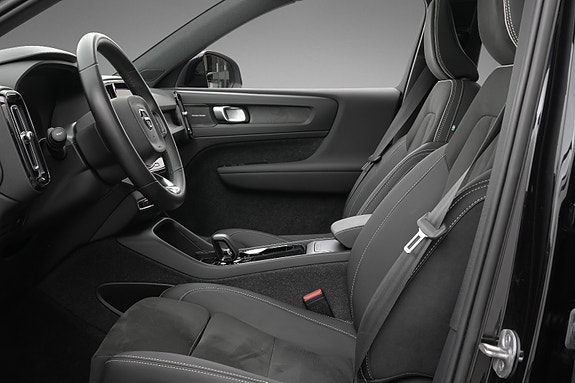 Volvo XC40 6 of 30
