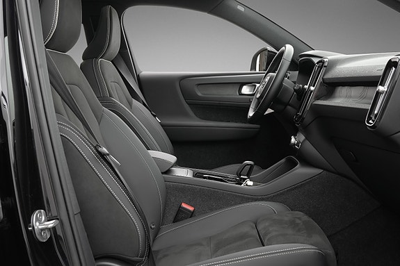 Volvo XC40 7 of 30