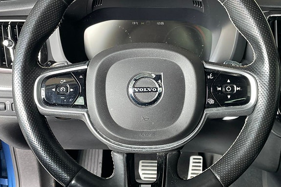 Volvo XC60 10 of 27