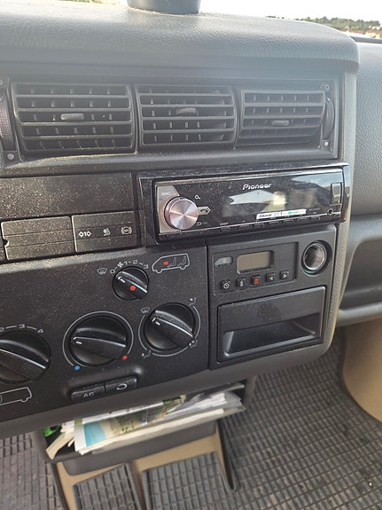 Volkswagen California Beach - T4 12 of 29