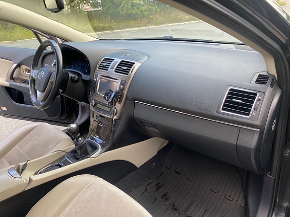 Toyota Avensis 17 of 30