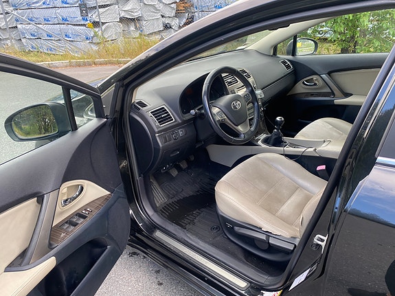 Toyota Avensis 16 of 30