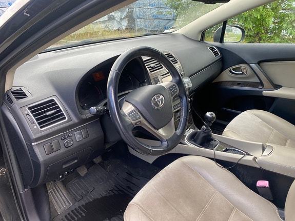 Toyota Avensis 18 of 30