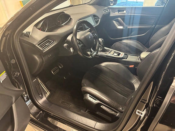 Peugeot 308 SW 3 of 30