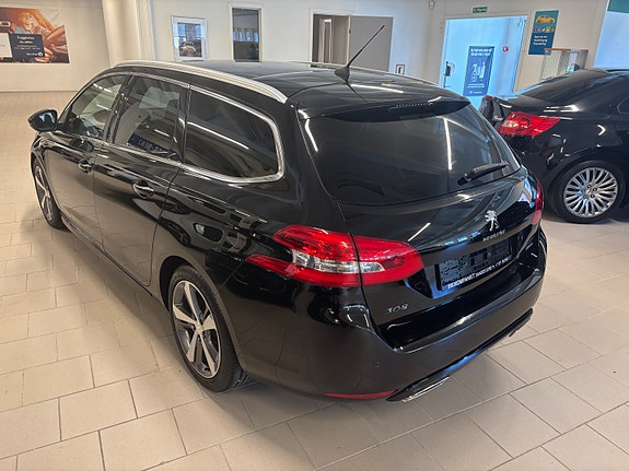 Peugeot 308 SW 27 of 30