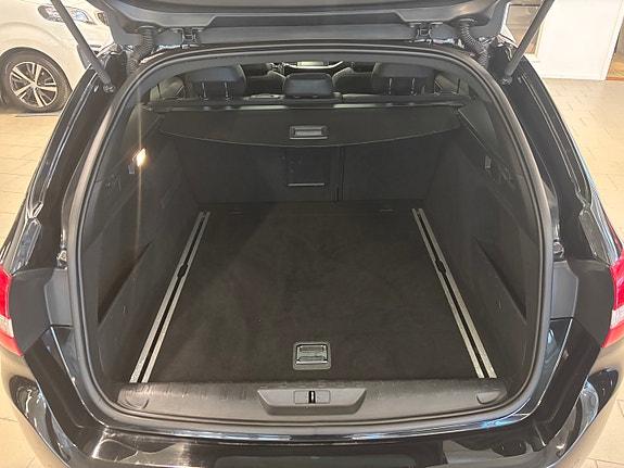 Peugeot 308 SW 22 of 30
