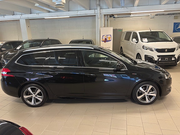 Peugeot 308 SW 30 of 30