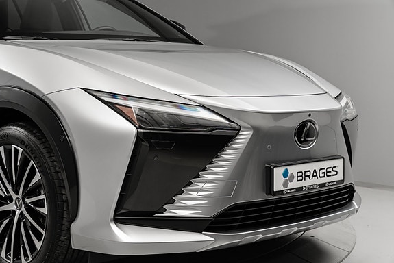 Lexus RZ450e 10 of 30