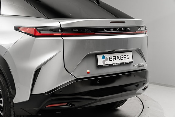Lexus RZ450e 8 of 30
