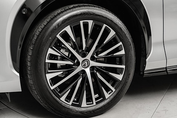 Lexus RZ450e 11 of 30