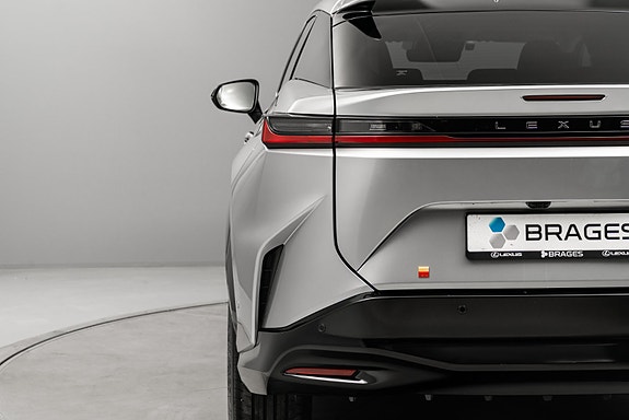 Lexus RZ450e 7 of 30