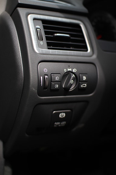Volvo XC70 8 of 17