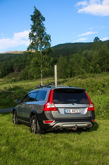 Volvo XC70 2 of 17