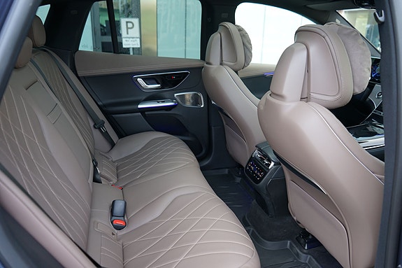 Mercedes-Benz EQE SUV 16 of 26