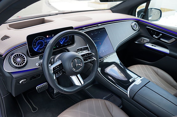 Mercedes-Benz EQE SUV 8 of 26