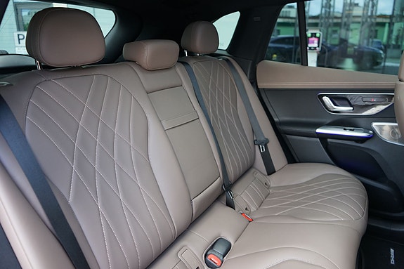 Mercedes-Benz EQE SUV 17 of 26