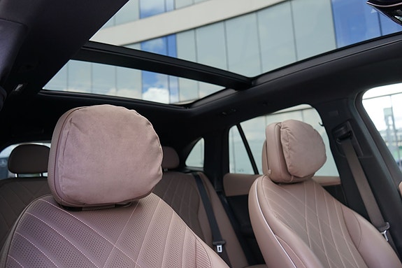 Mercedes-Benz EQE SUV 12 of 26