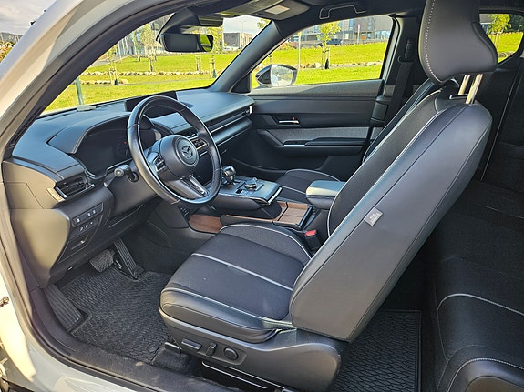 Mazda MX-30 17 of 30