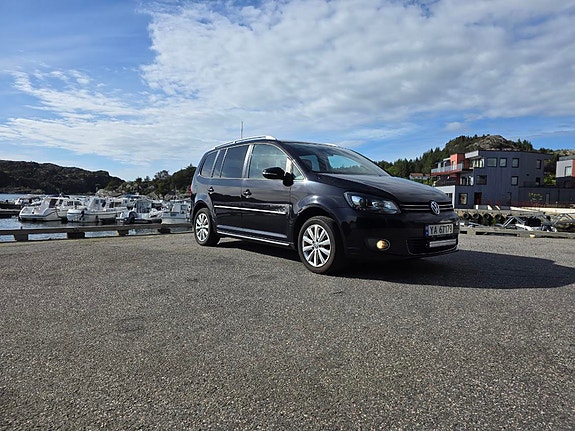 Volkswagen Touran 2 of 19