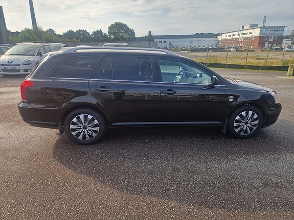 Toyota Avensis 10 of 30