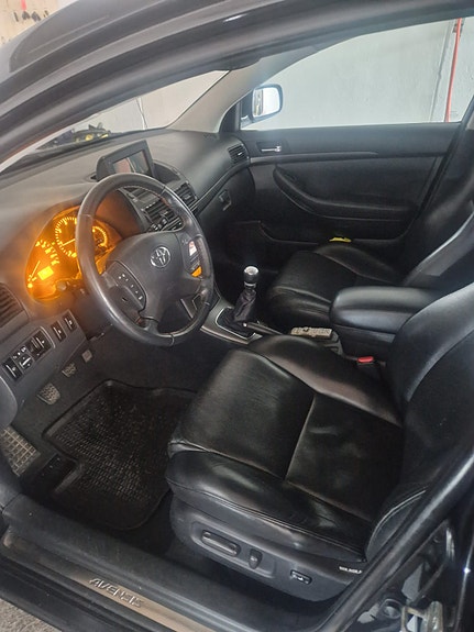 Toyota Avensis 21 of 30