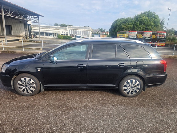 Toyota Avensis 3 of 30