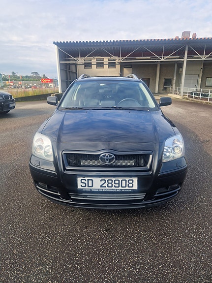 Toyota Avensis 2 of 30