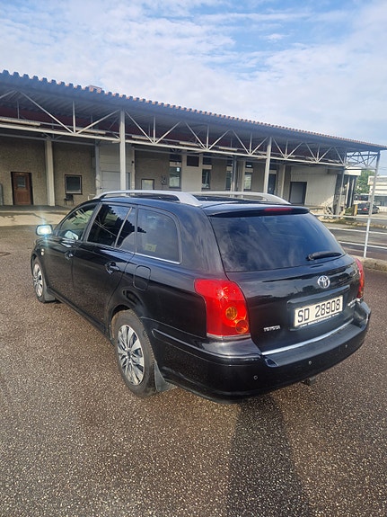 Toyota Avensis 4 of 30