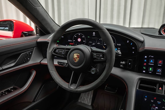 Porsche Taycan Cross Turismo 30 of 30