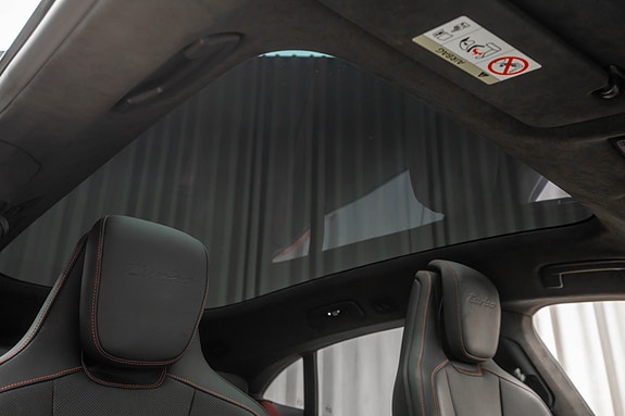 Porsche Taycan Cross Turismo 27 of 30