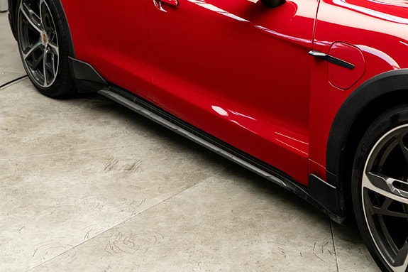 Porsche Taycan Cross Turismo 9 of 30