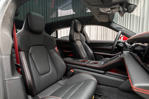 Porsche Taycan Cross Turismo 19 of 30