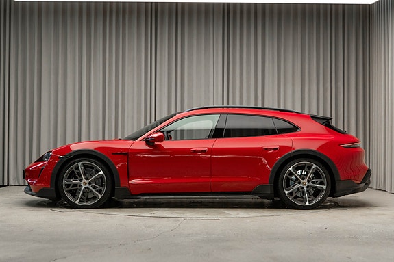 Porsche Taycan Cross Turismo 14 of 30