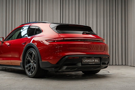 Porsche Taycan Cross Turismo 16 of 30