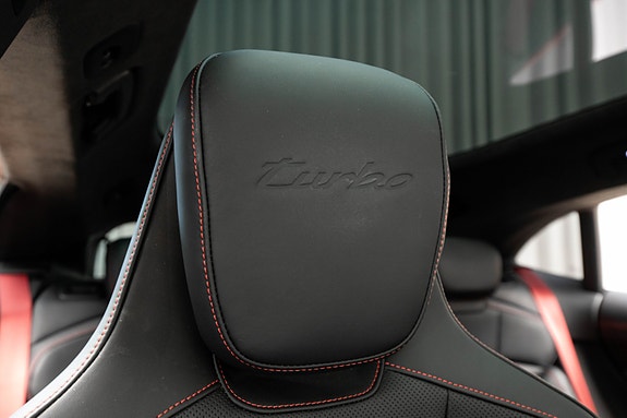 Porsche Taycan Cross Turismo 24 of 30