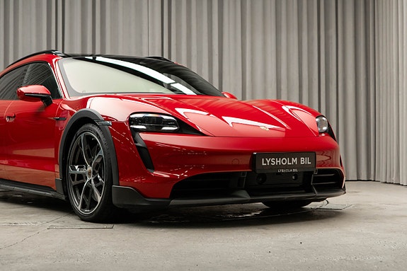 Porsche Taycan Cross Turismo 3 of 30