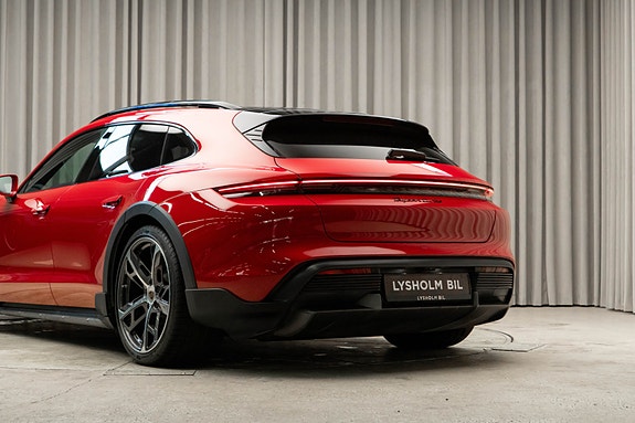 Porsche Taycan Cross Turismo 6 of 30