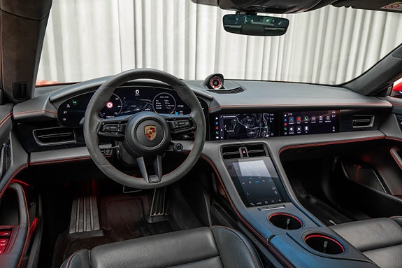 Porsche Taycan Cross Turismo 30 of 30